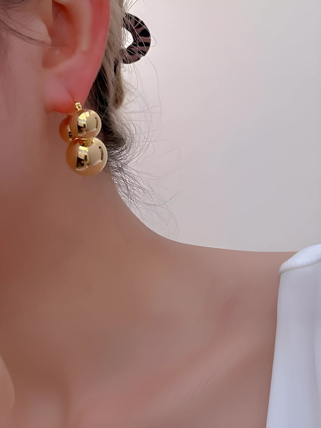 Women's metal ball earrings, geometric design element, simple and chic