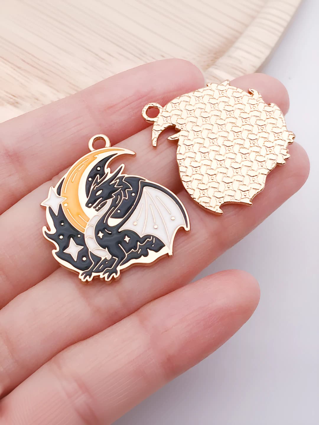 1 pc black drop western dragon yellow moon dragon 28x25mm-2.8g-25225