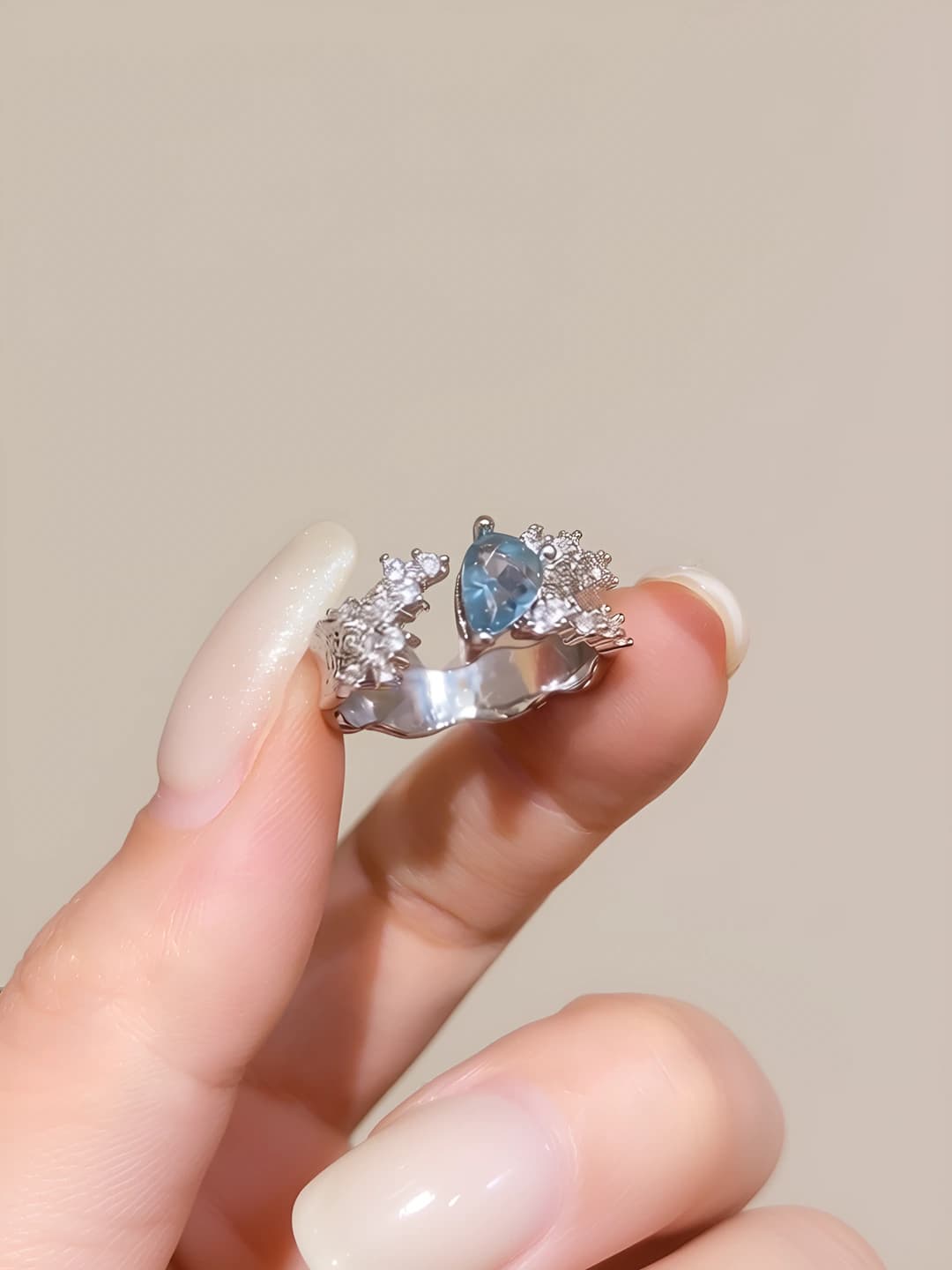 47# Ring - White gold - Light blue glass