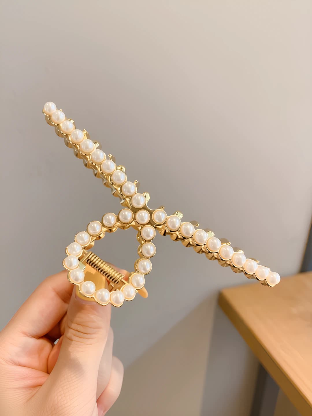 Large pearl clip 11cm
