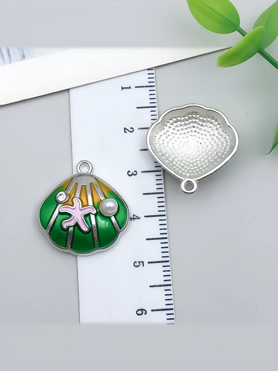 White K green ocean star pearl shell 20x21mm-2g