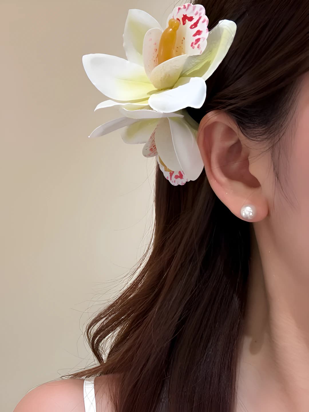 Women's flower hair clips and combs in summer vacation style