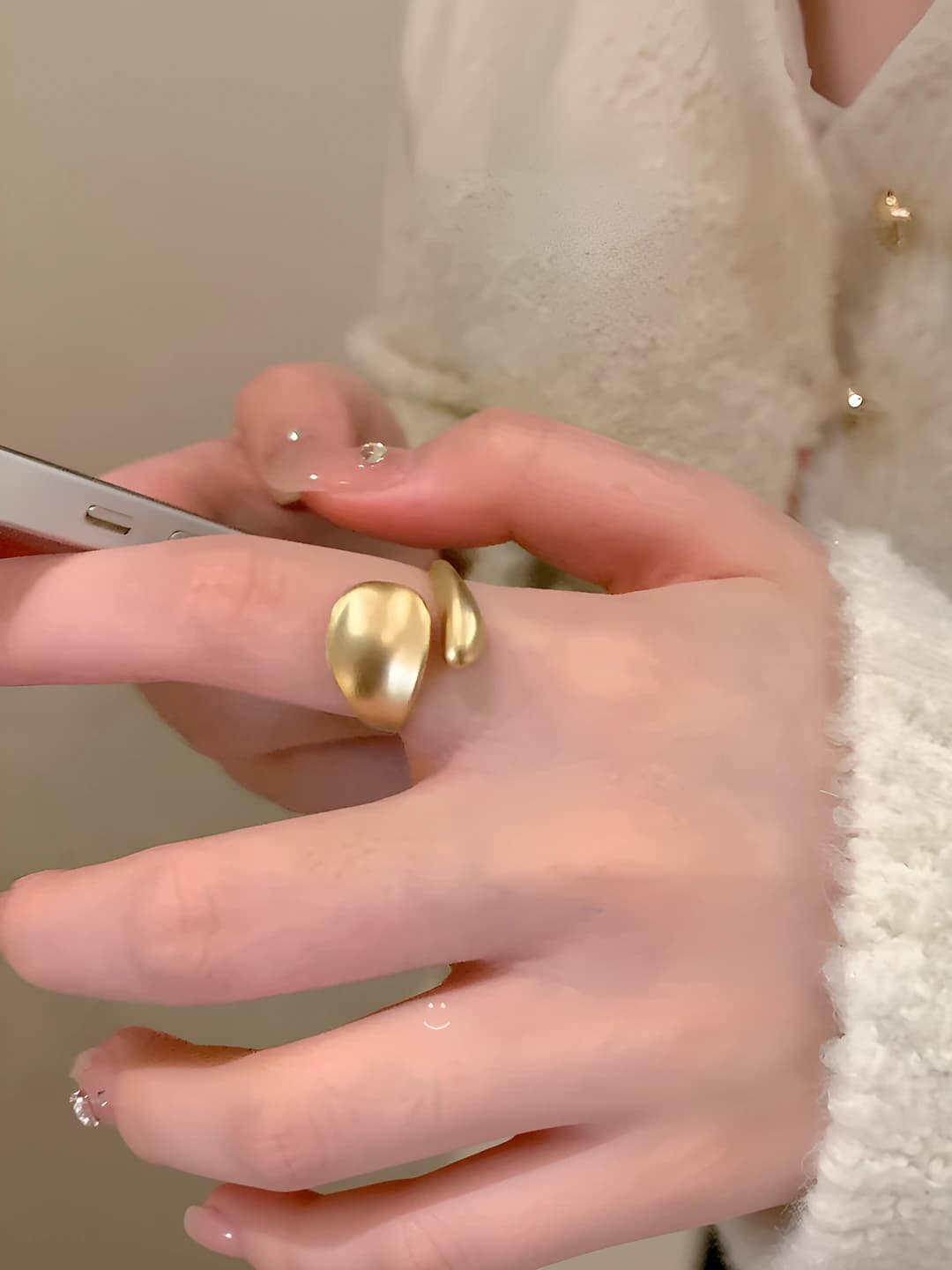 Women's matte open ring with minimalist geometric design
