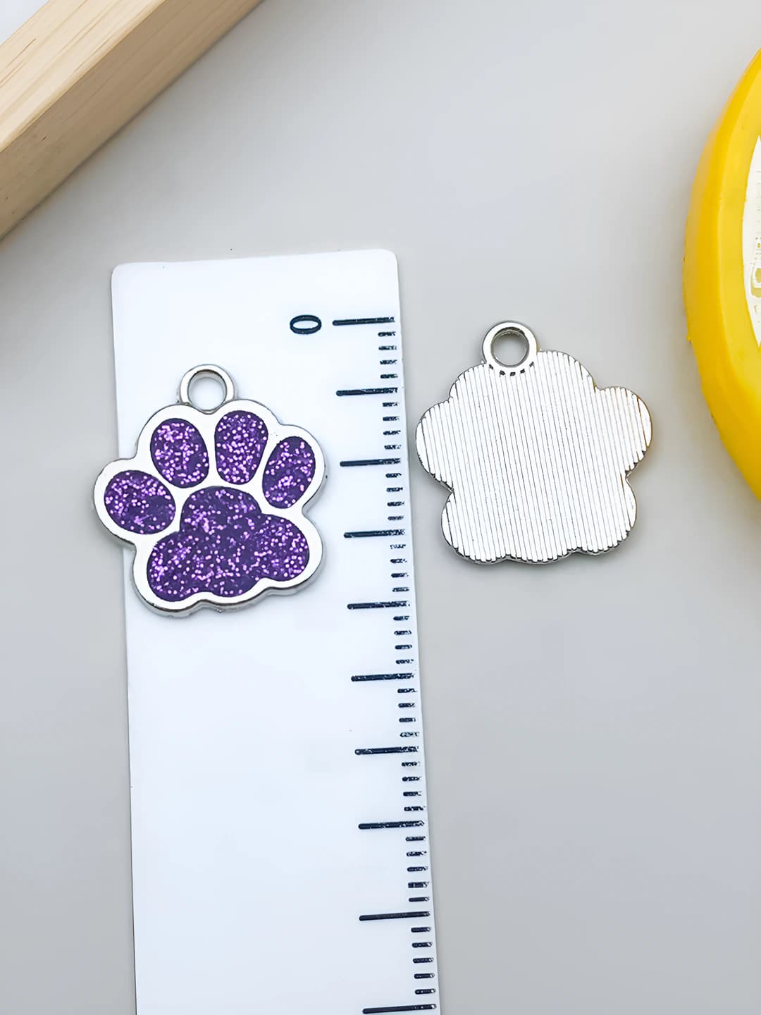 Белый K фиолетовый с золотом коготь медведя 17x16mm-1.1g