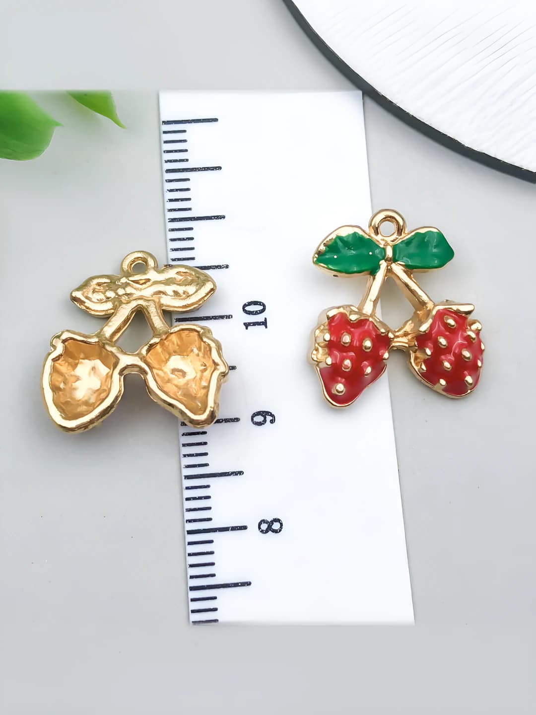 1 pc KC gold red enamel strawberry cherry 18x17x5mm-1.9g-23396