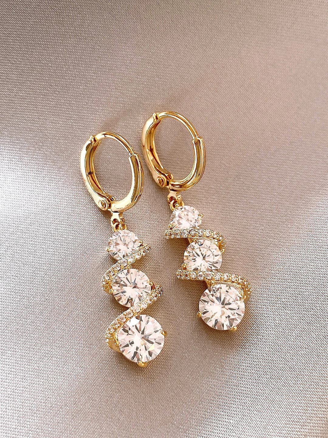 Ear cuff - Gold - White
