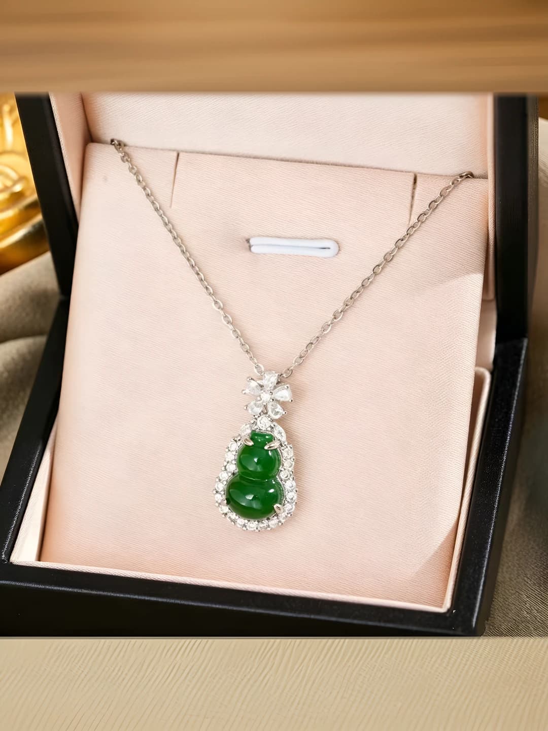 284 Gourd necklace - Silver green