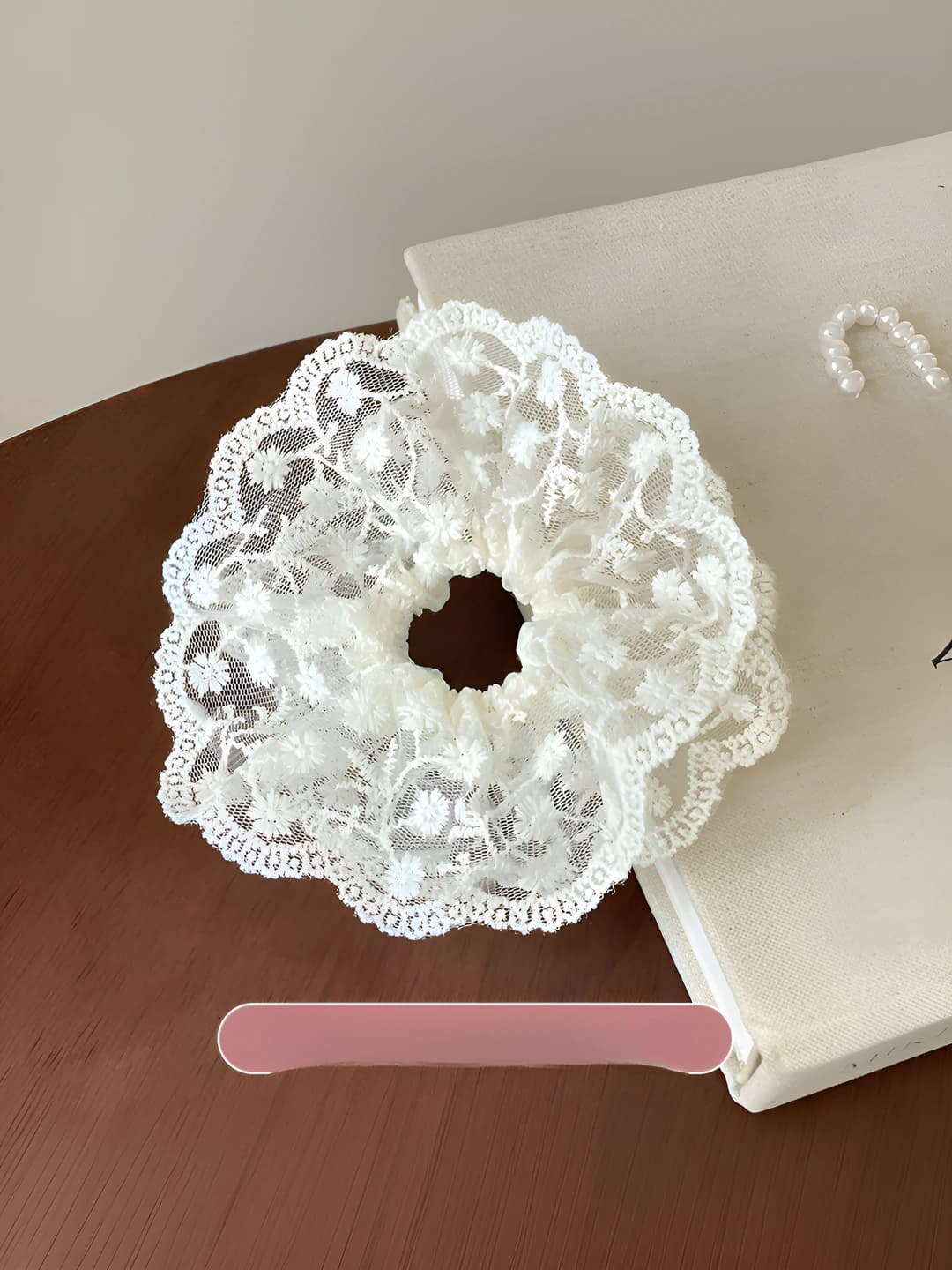 Small floral lace off-white scrunchie - 15CM