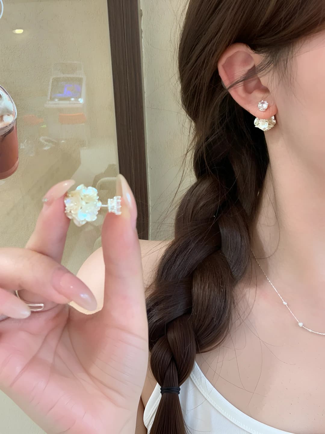 Women's French style zircon and pearl flower stud earrings, fresh and sweet, summer, versatile, niche and premium fashion accessories