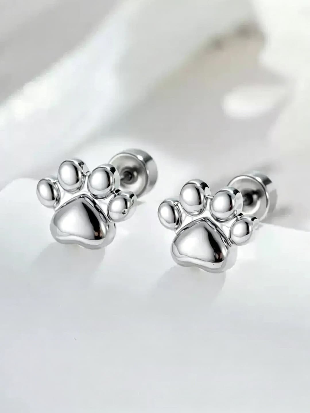 Women's 316L titanium steel bear paw ear studs, geometric design element, sweet and cool style