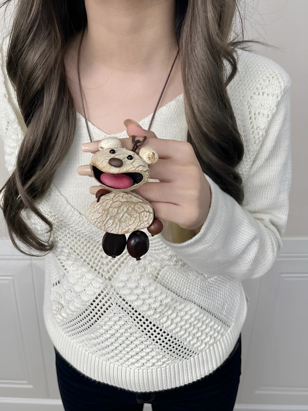 Women's pendant necklace with cute bear doll design made of coconut shell on leather cord, cream sweet girl style