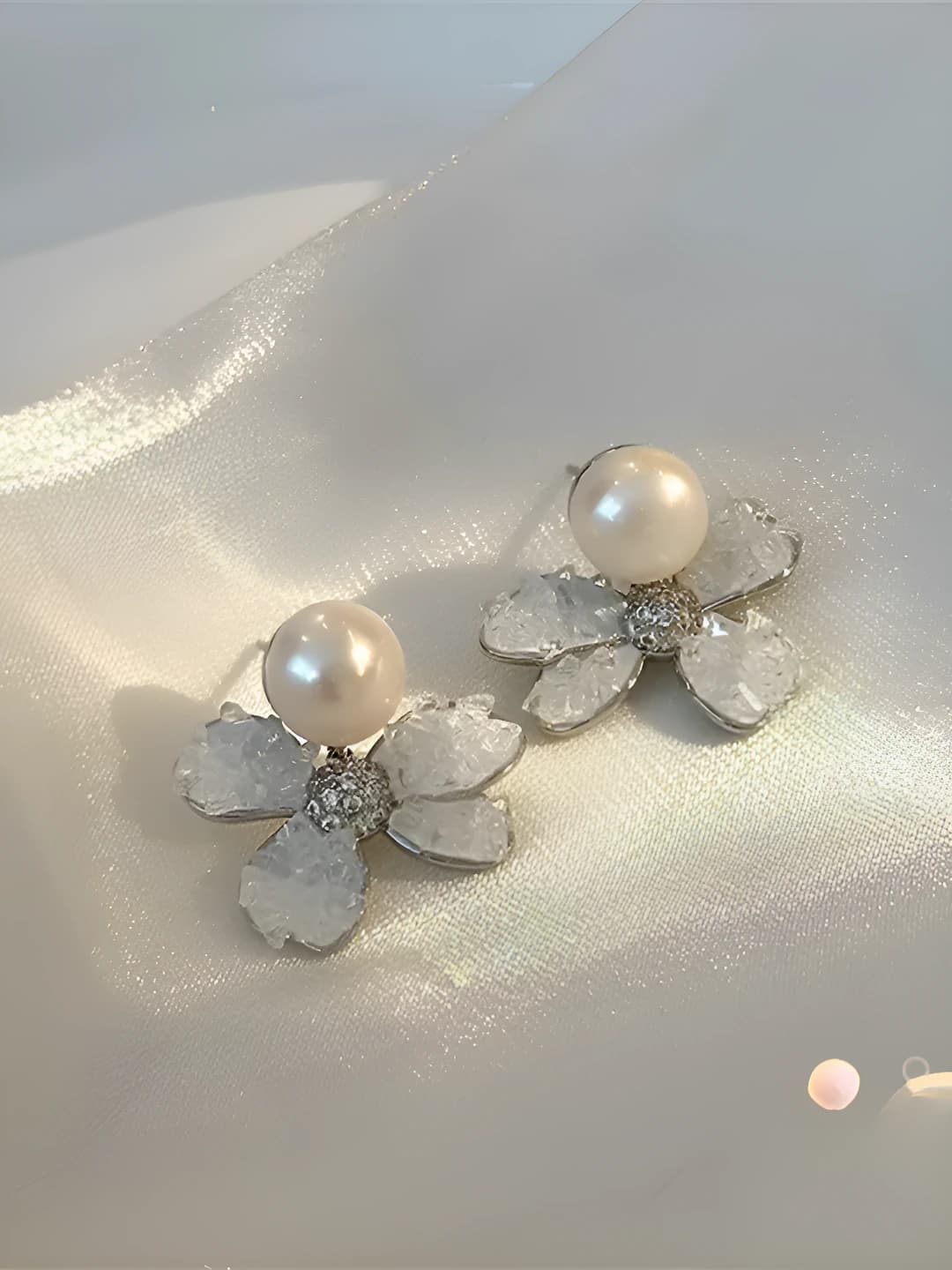 Women's 925 silver post transparent flower pearl earrings, light luxury design, 2026 new model