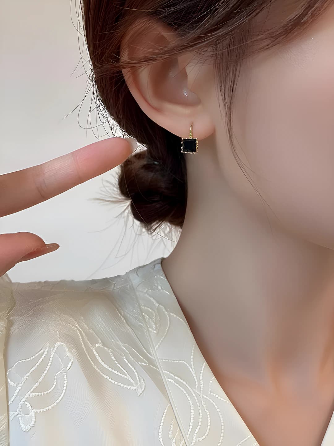 Women's square zircon earrings, white and black, geometric design element, light luxury style