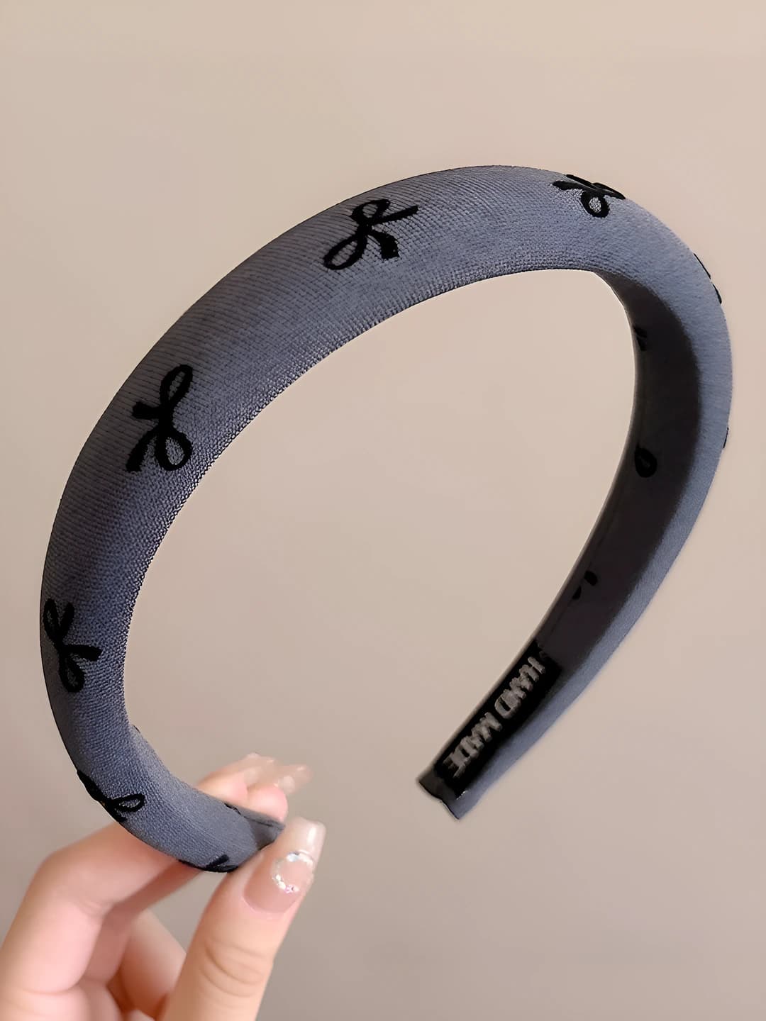 Grey, ~2 cm wide