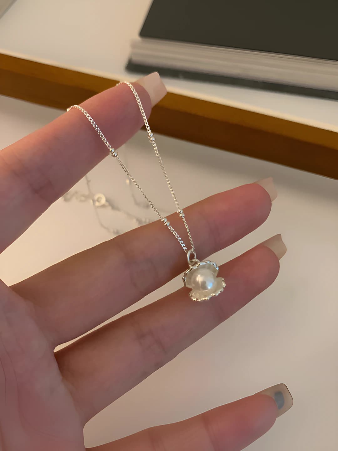 Shell faux pearl necklace