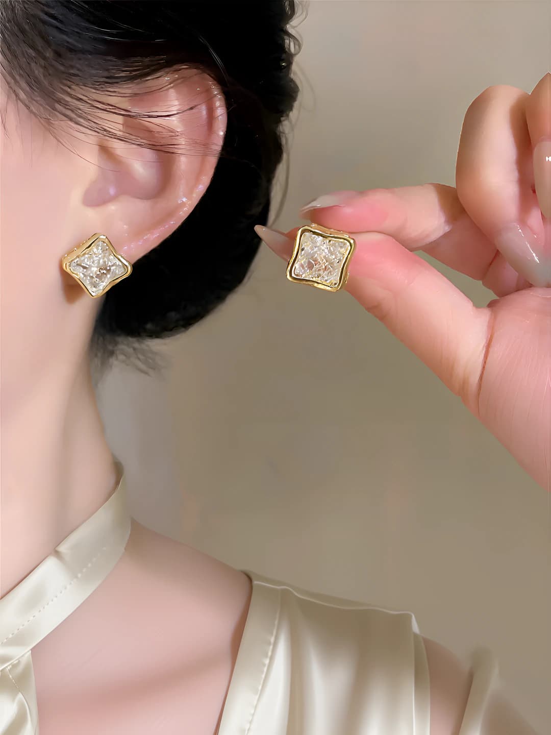 Women's retro rhombus stud earrings with zirconia, light luxury, metal base