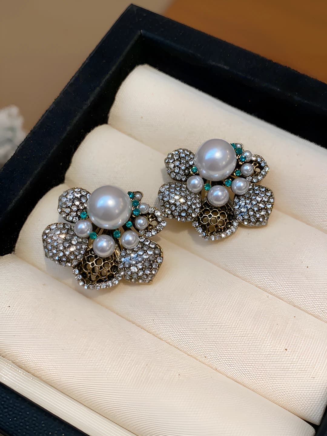 18 Silver post - Gold - White - Green