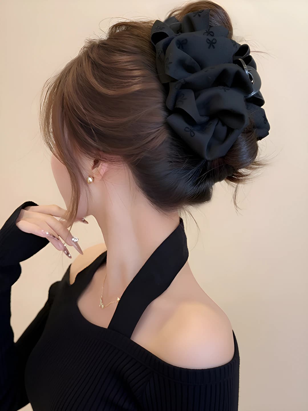 1# Black bow claw clip ~13cm