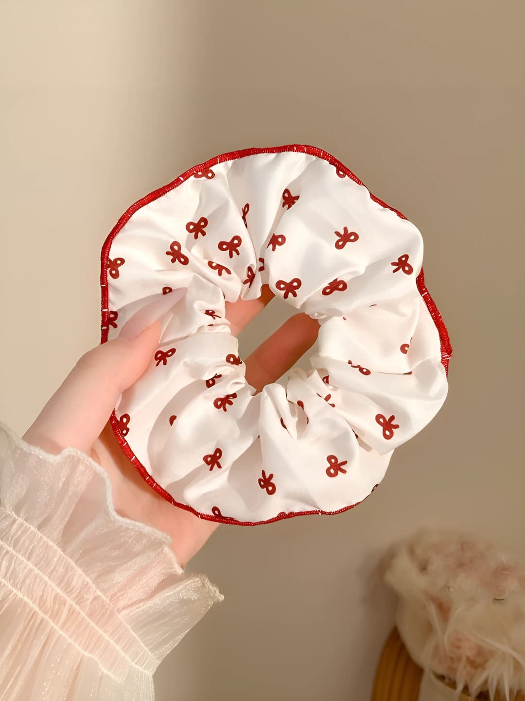White bow print, 14 cm