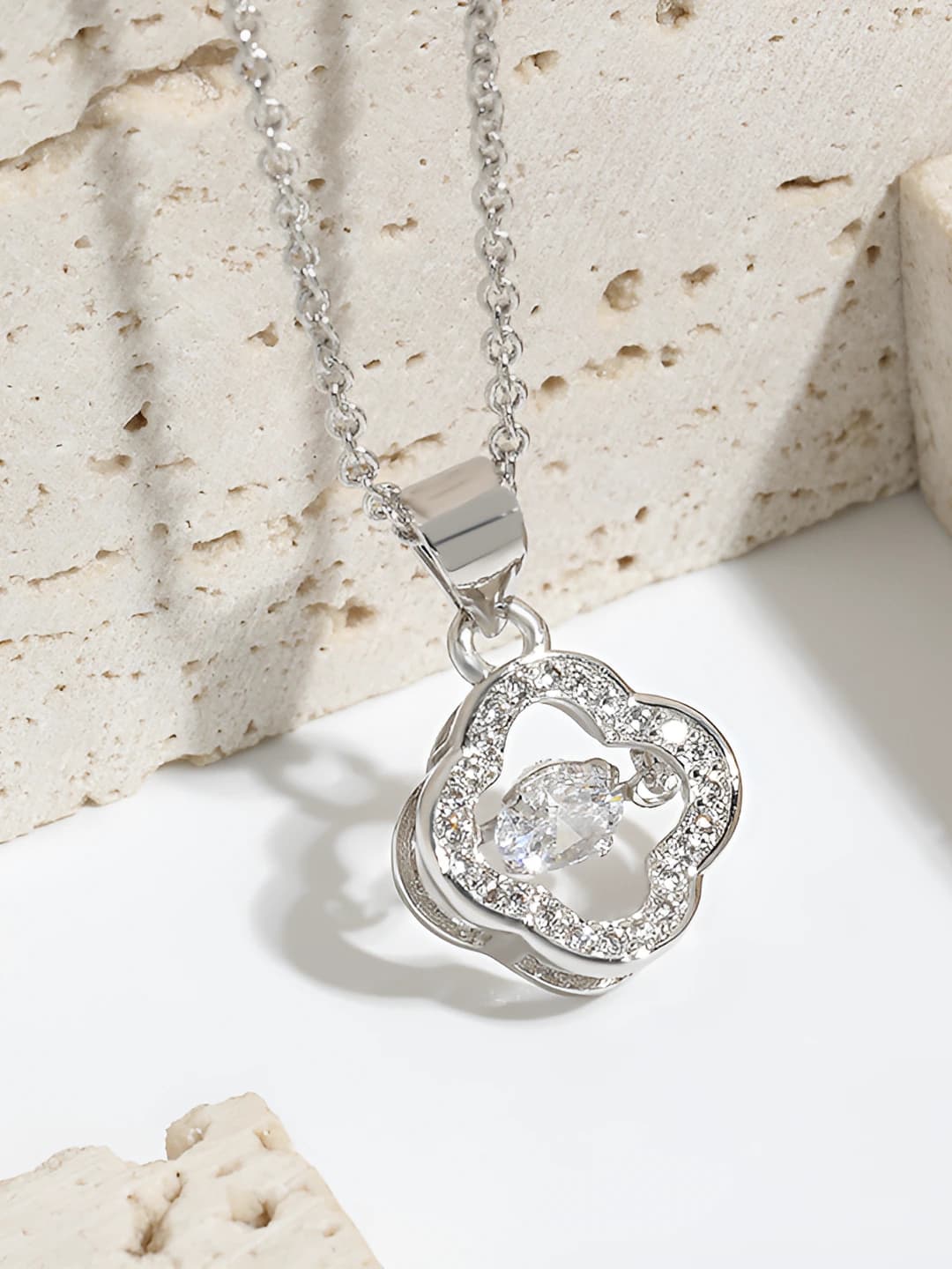 Q030 White gold