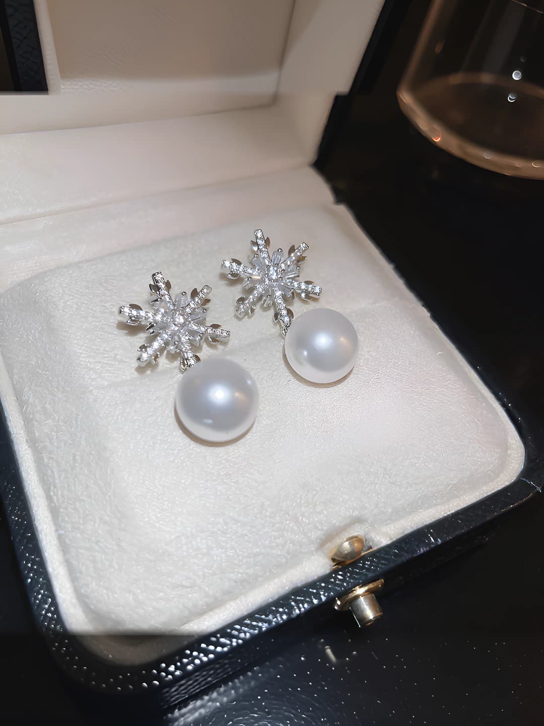 31# Silver pin, white