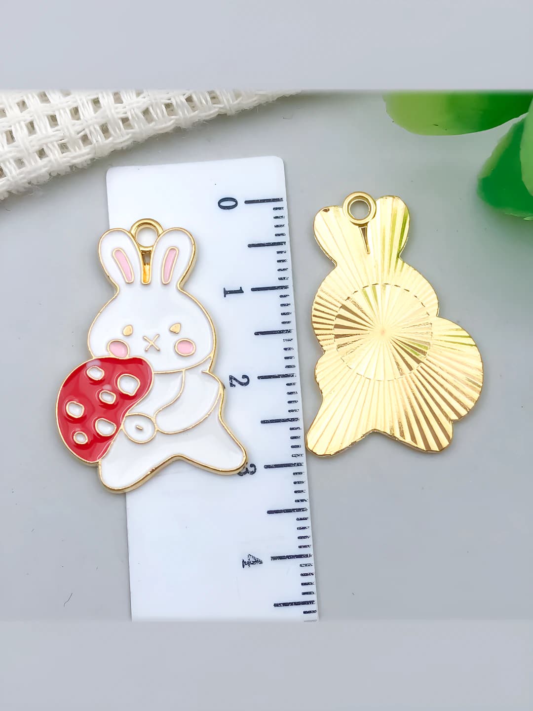 1 pc white mushroom rabbit 30x21mm-2.75g