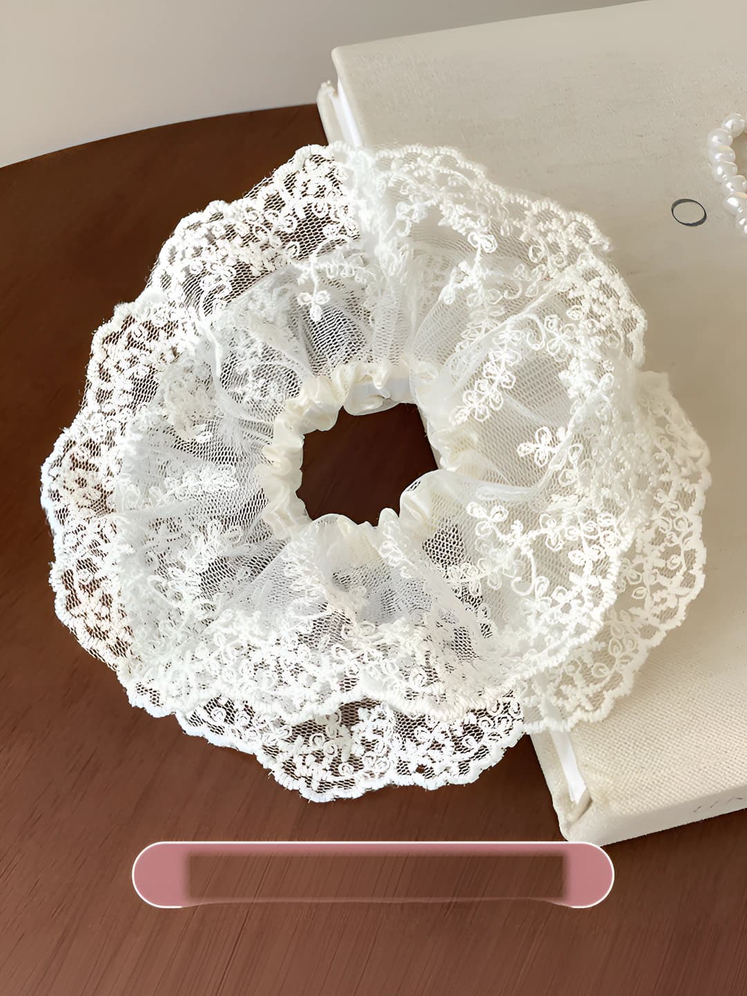 Wood leaf lace off-white scrunchie - 13CM
