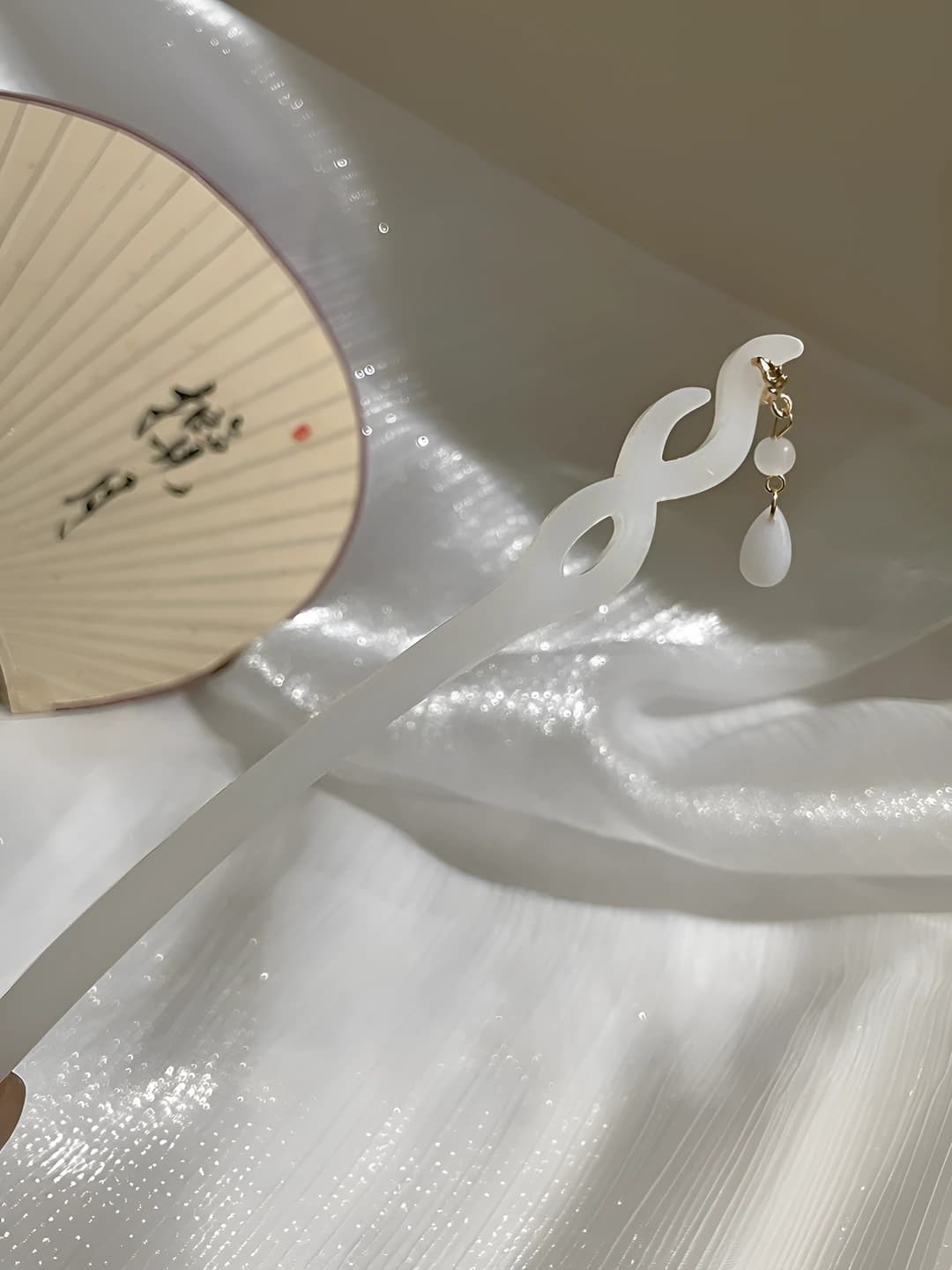 White jade 8 pendant hairpin
