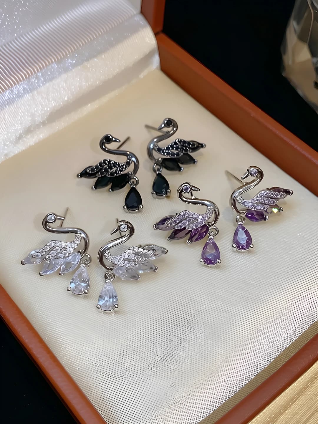 Women's swan-shaped zircon stud earrings, silver, light luxury style, design element