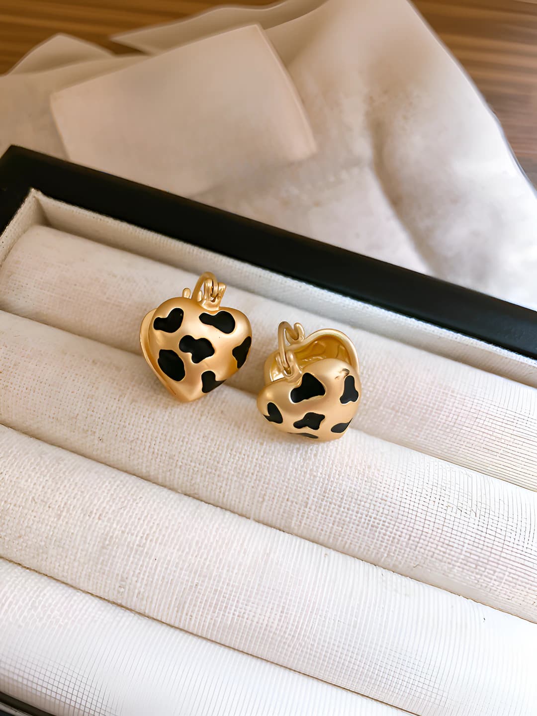 59# Ear clip - Gold