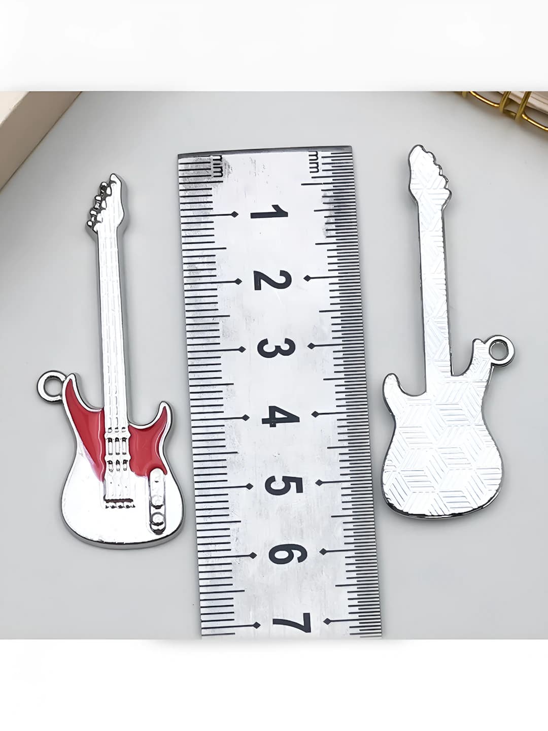 Red white K guitar 55x18mm