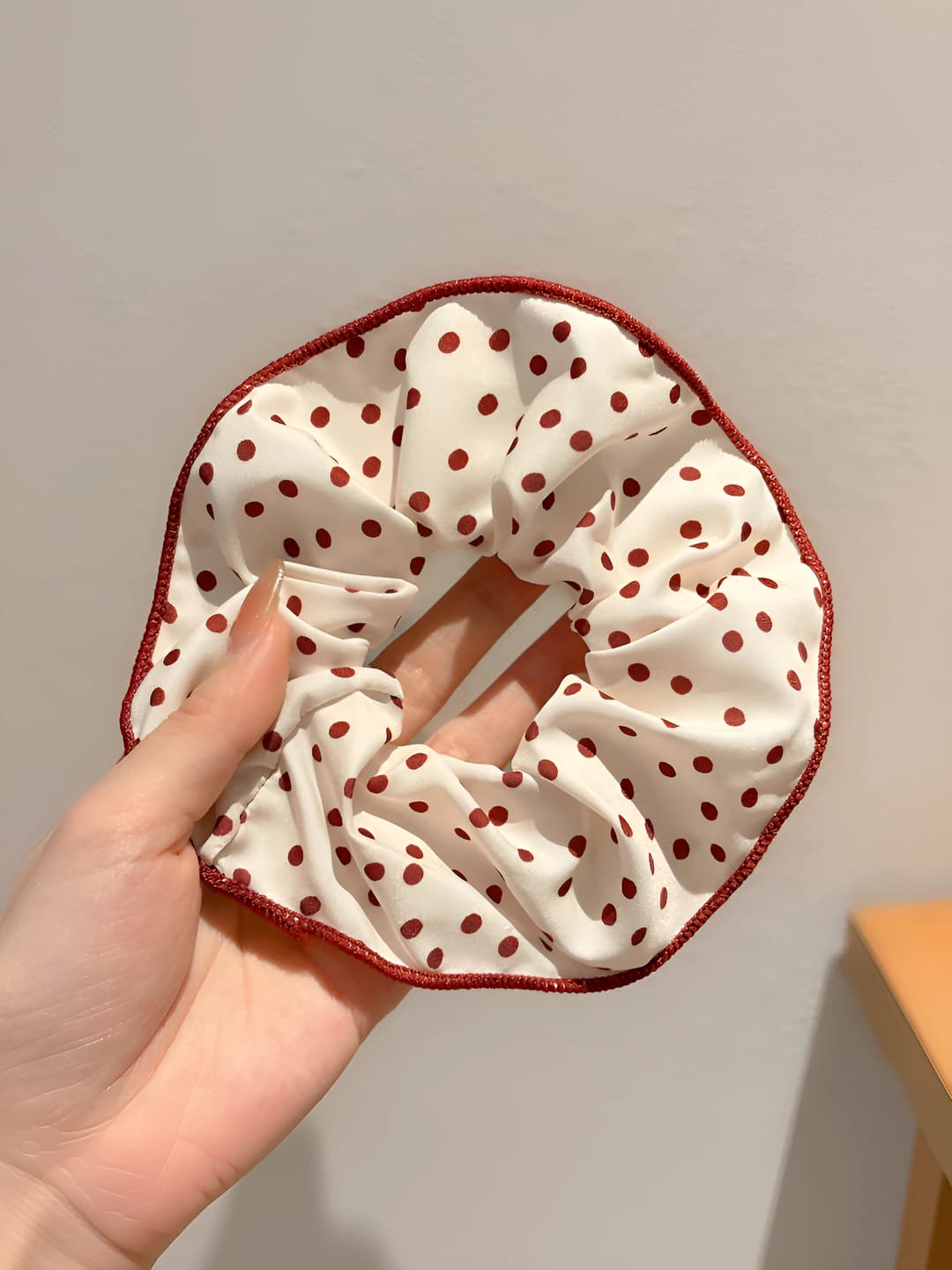 White polka dot, 14 cm