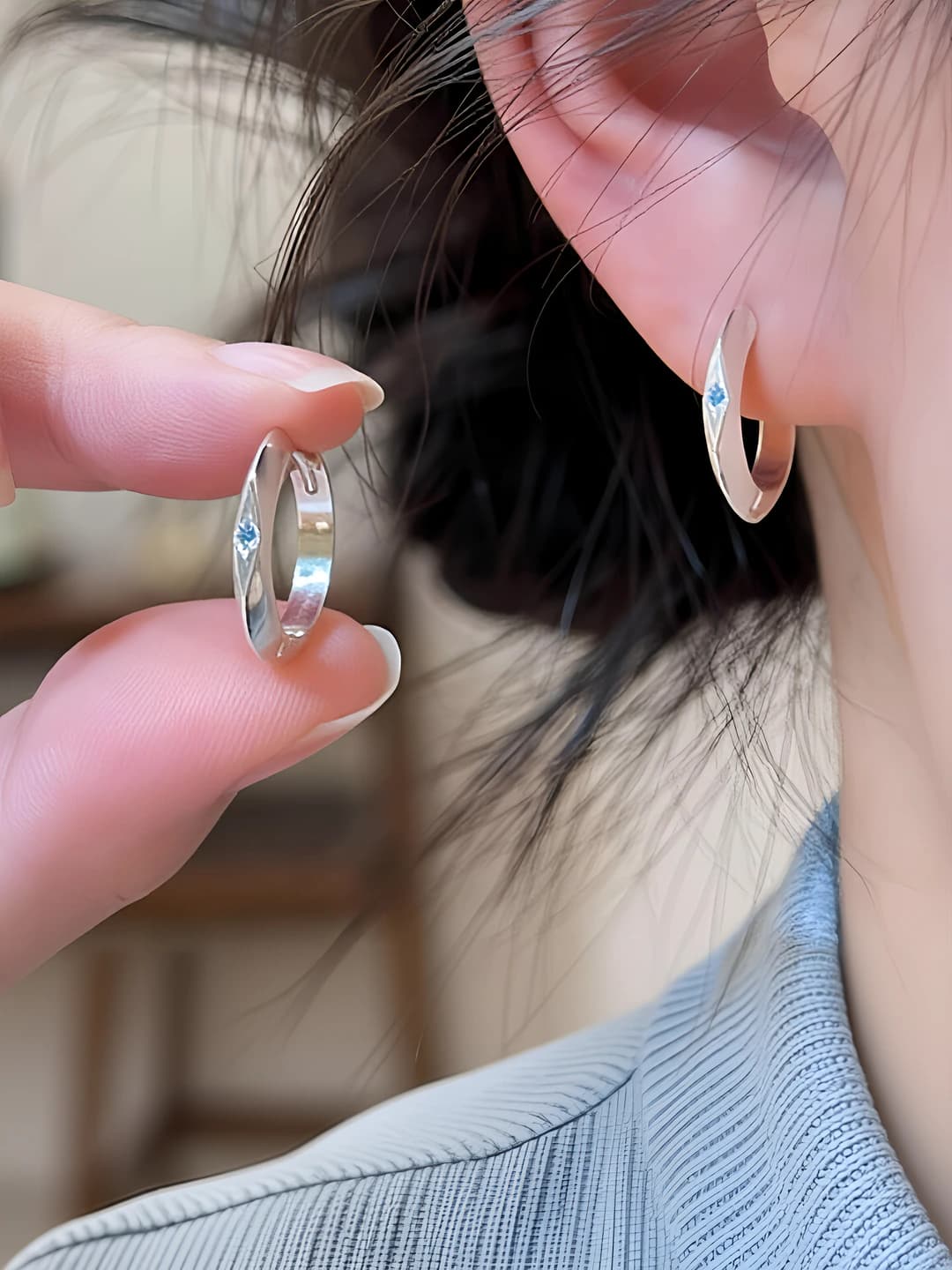 Women's zircon hoop earrings: round, smooth, minimalist style, electroplated, steel post, for fashion and commute