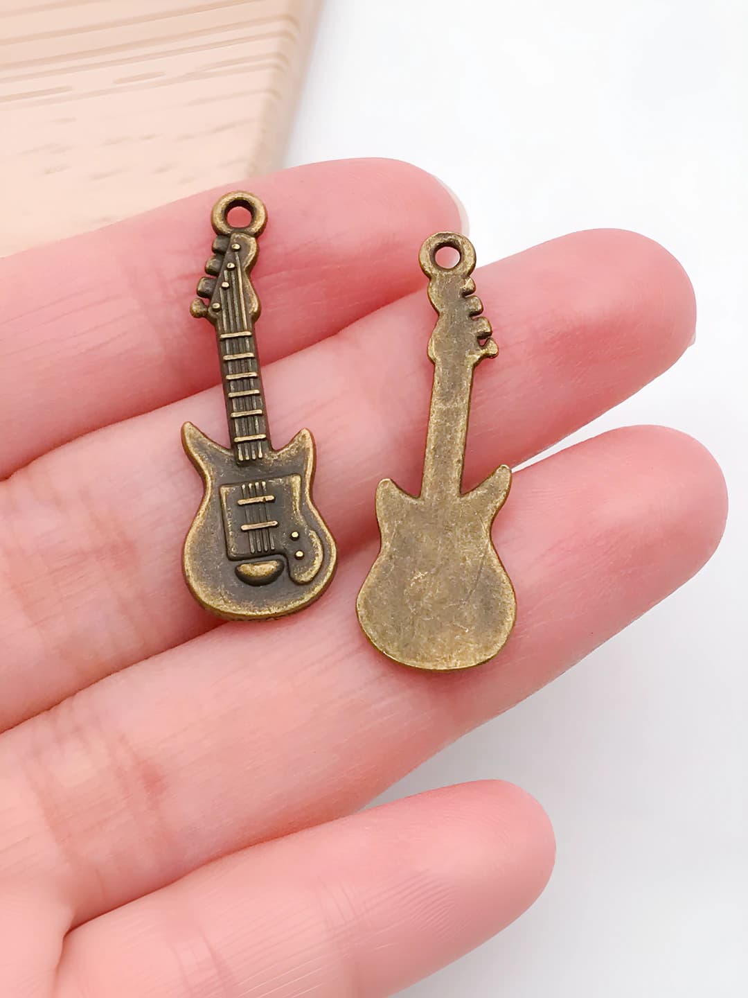 Guitar 13x37mm-1g