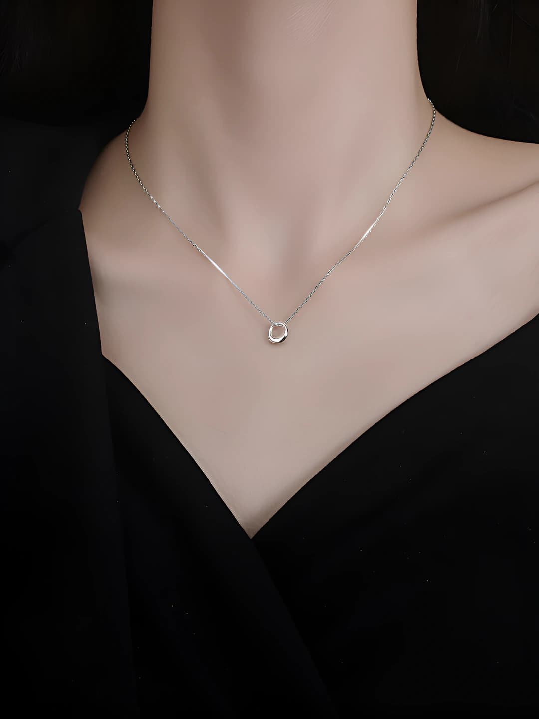 Women's simple geometric circle pendant necklace, French style