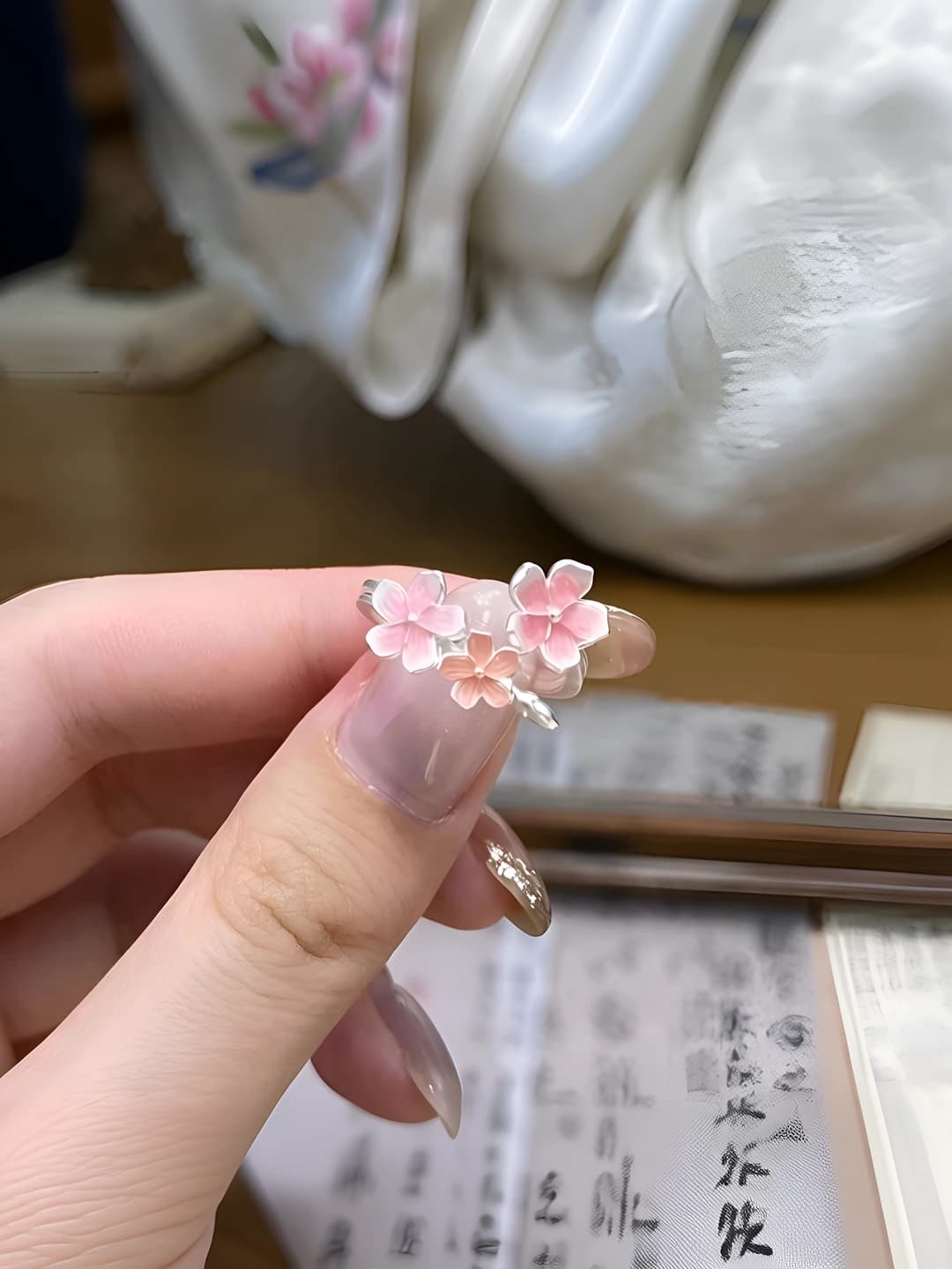 Pink sakura gradient flower ring