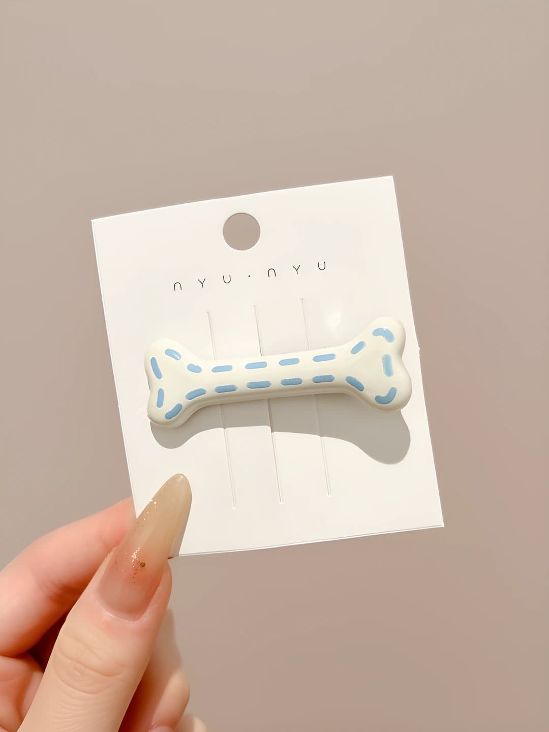 2# Off-white bone clip ~5.5 cm