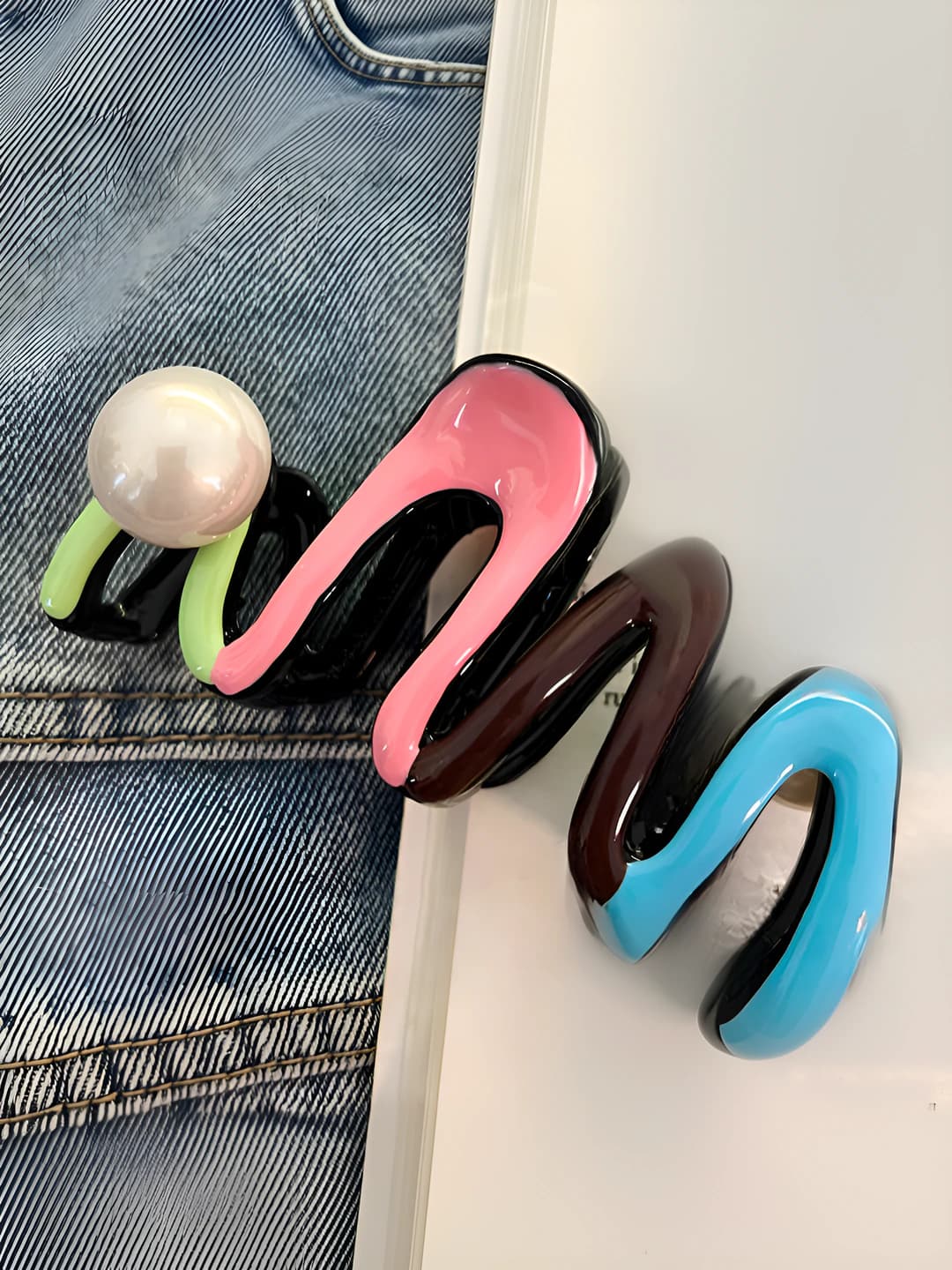 Colour-block wave clip beige-10.5 cm