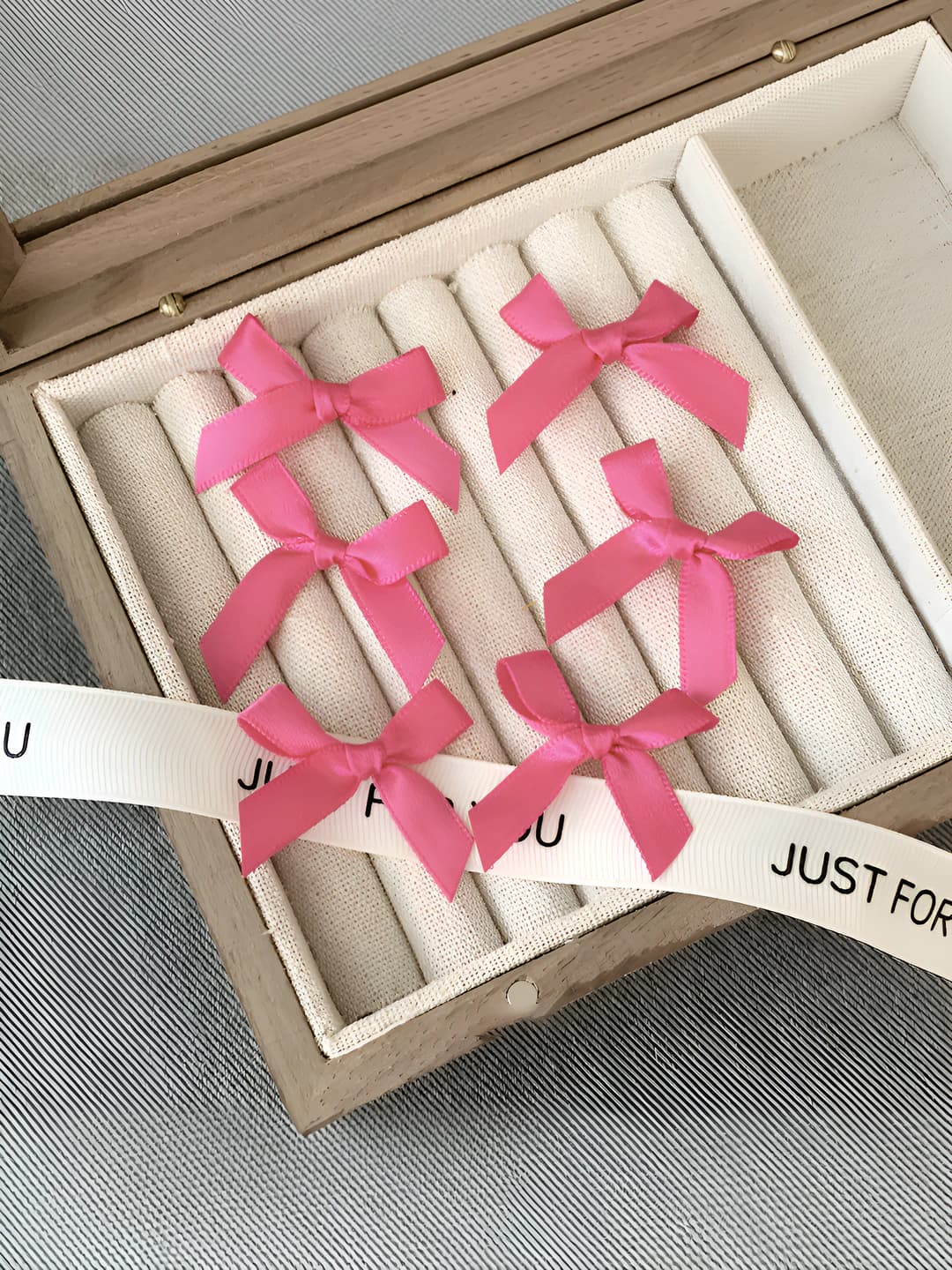Barbie pink clip