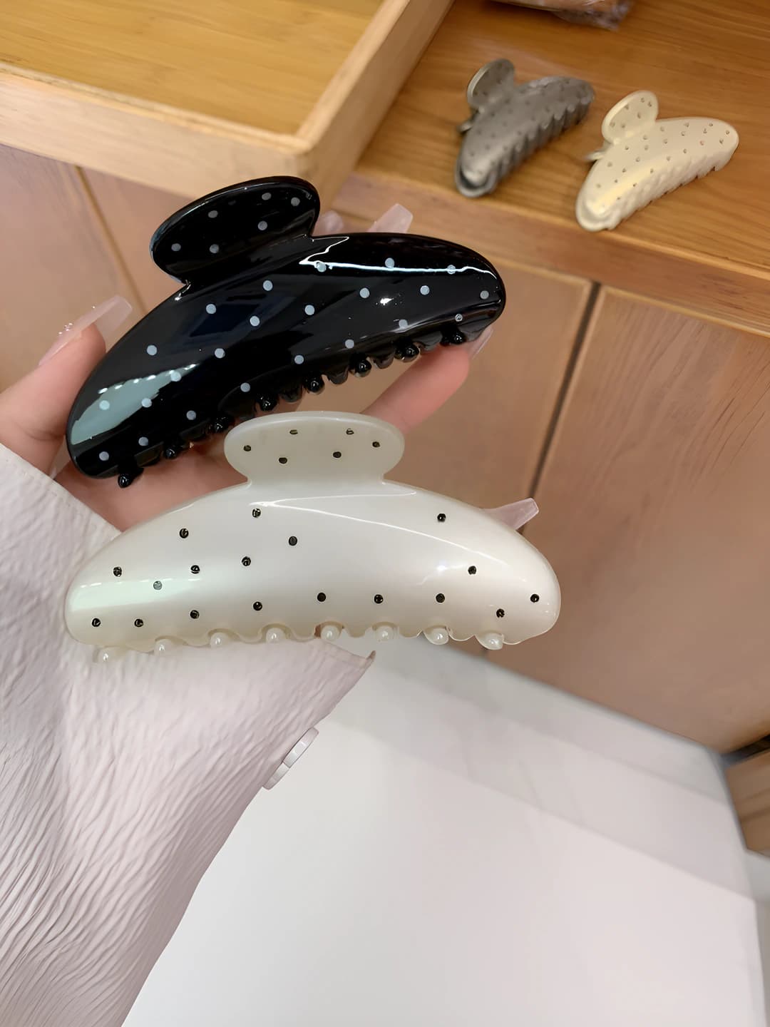 Women's hair clips and combs: plastic, conical, patterned, shiny, French style, large claw clip