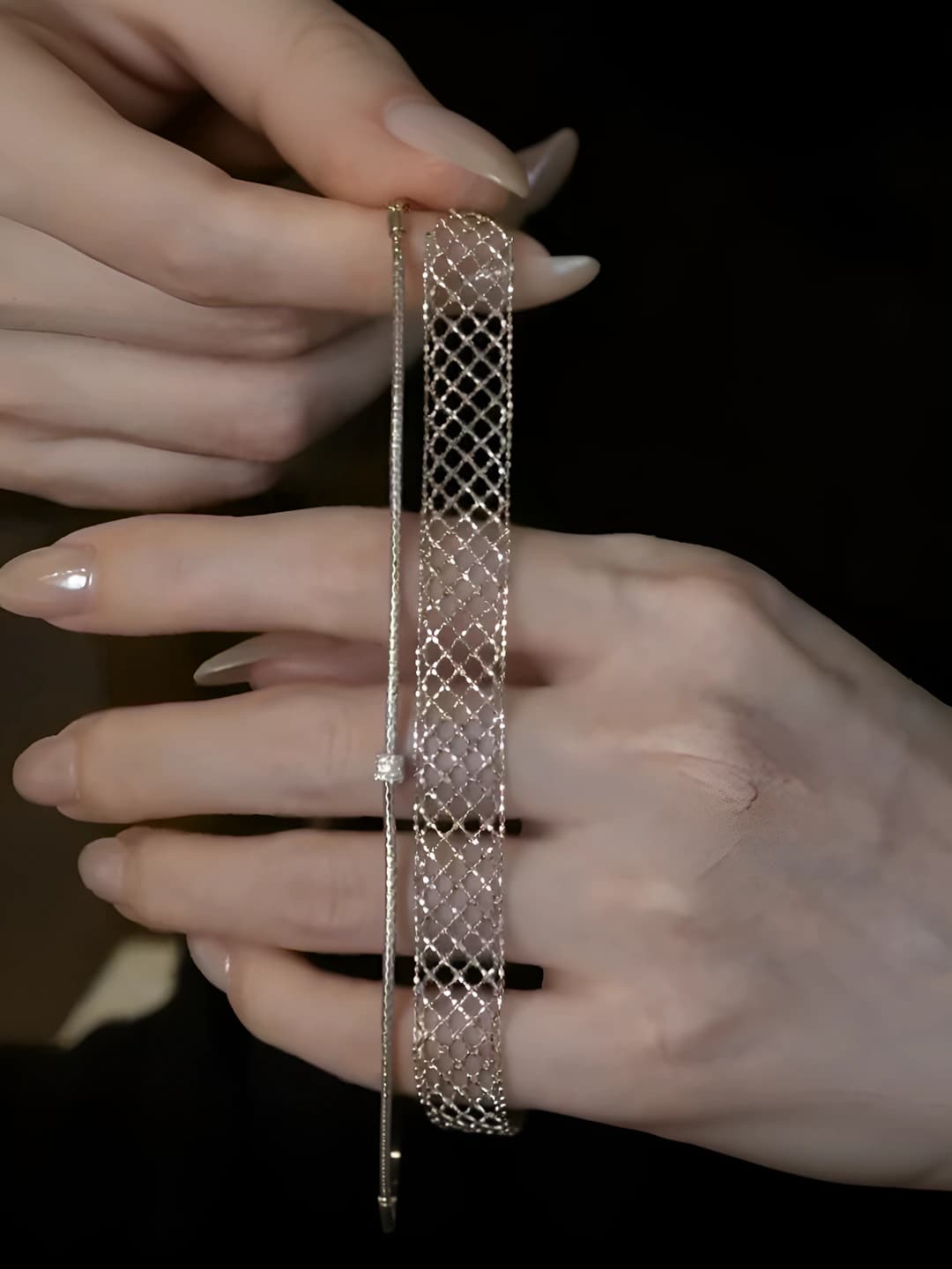 Women's cold style metal mesh cross-wrapped pull bracelet with geometric design