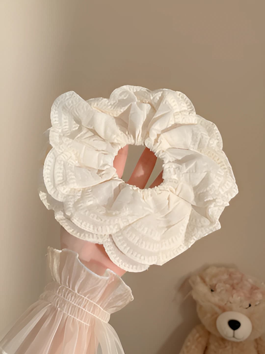 Beige multi-layer lace scrunchie - 16cm