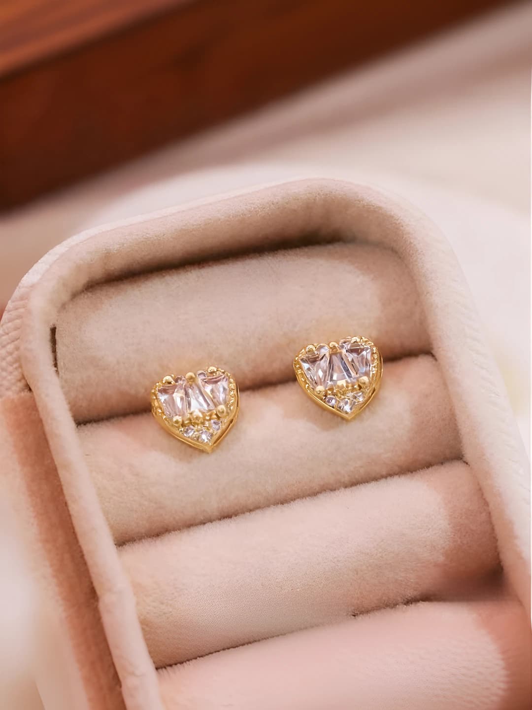 Women's gold heart-shaped zirconia stud earrings, fantasy style design element