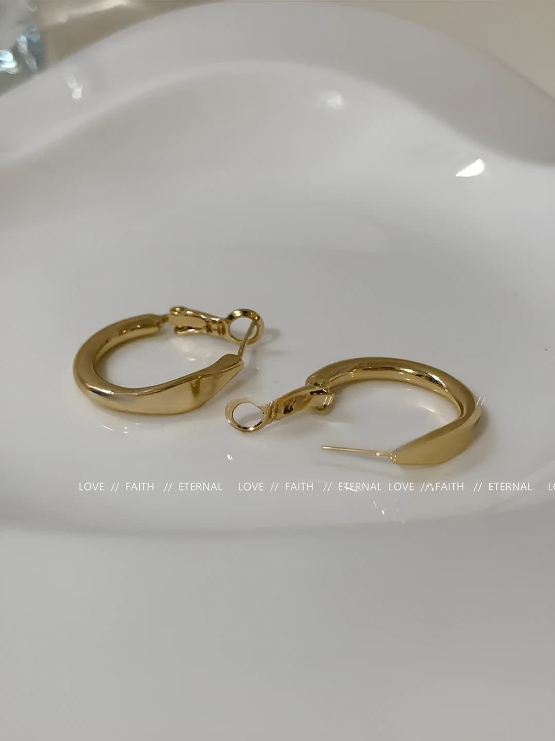Gold, post type, pair