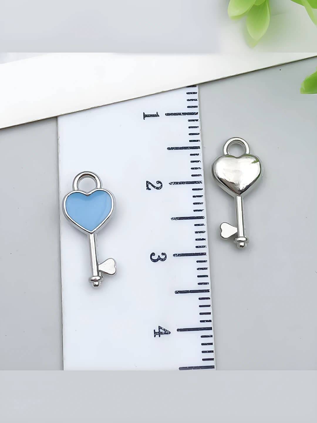 White K blue peach heart key 7x16mm-0.6g
