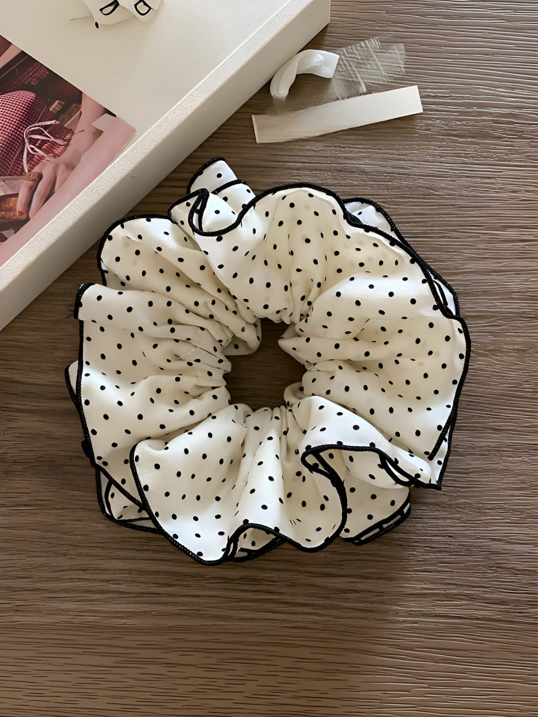 Off-white polka dot, 17 cm