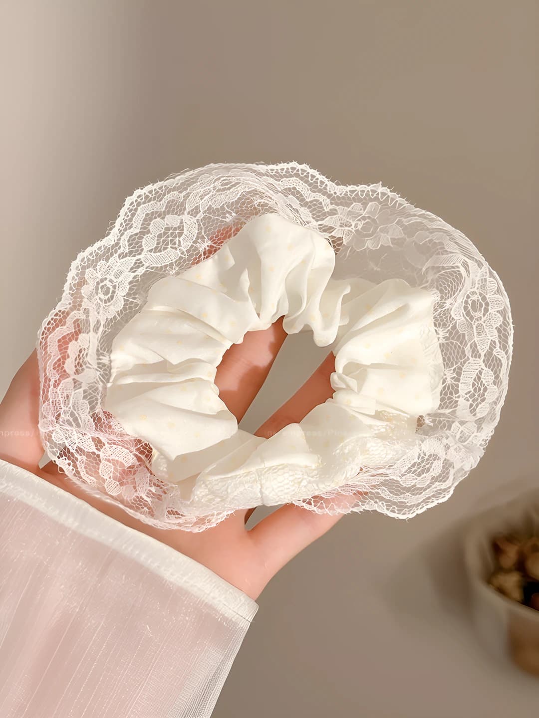 Yellow polka dot lace, 12 cm