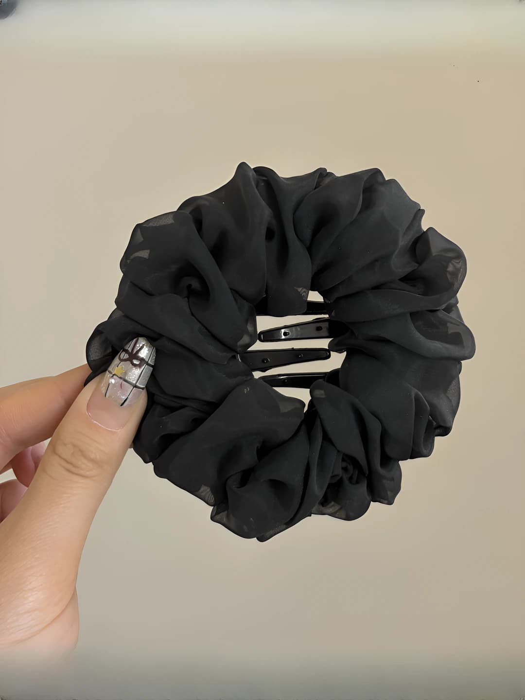 Qora tulle burmalari soch qisqich ~9 sm