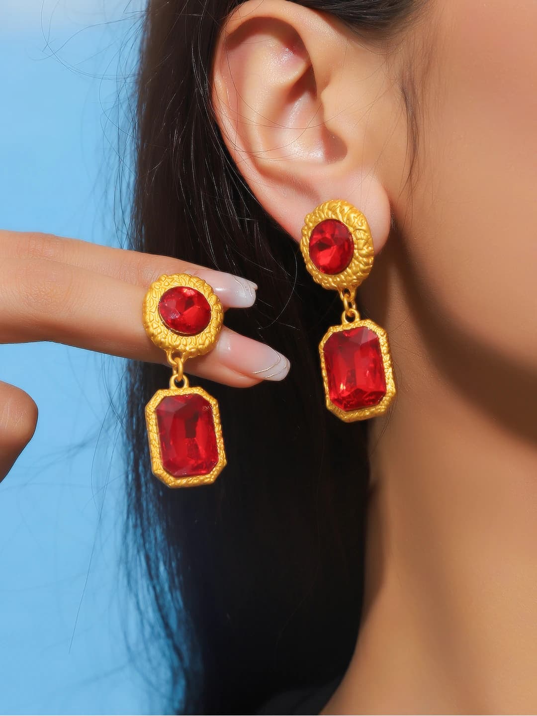 Red rhombus stud earrings