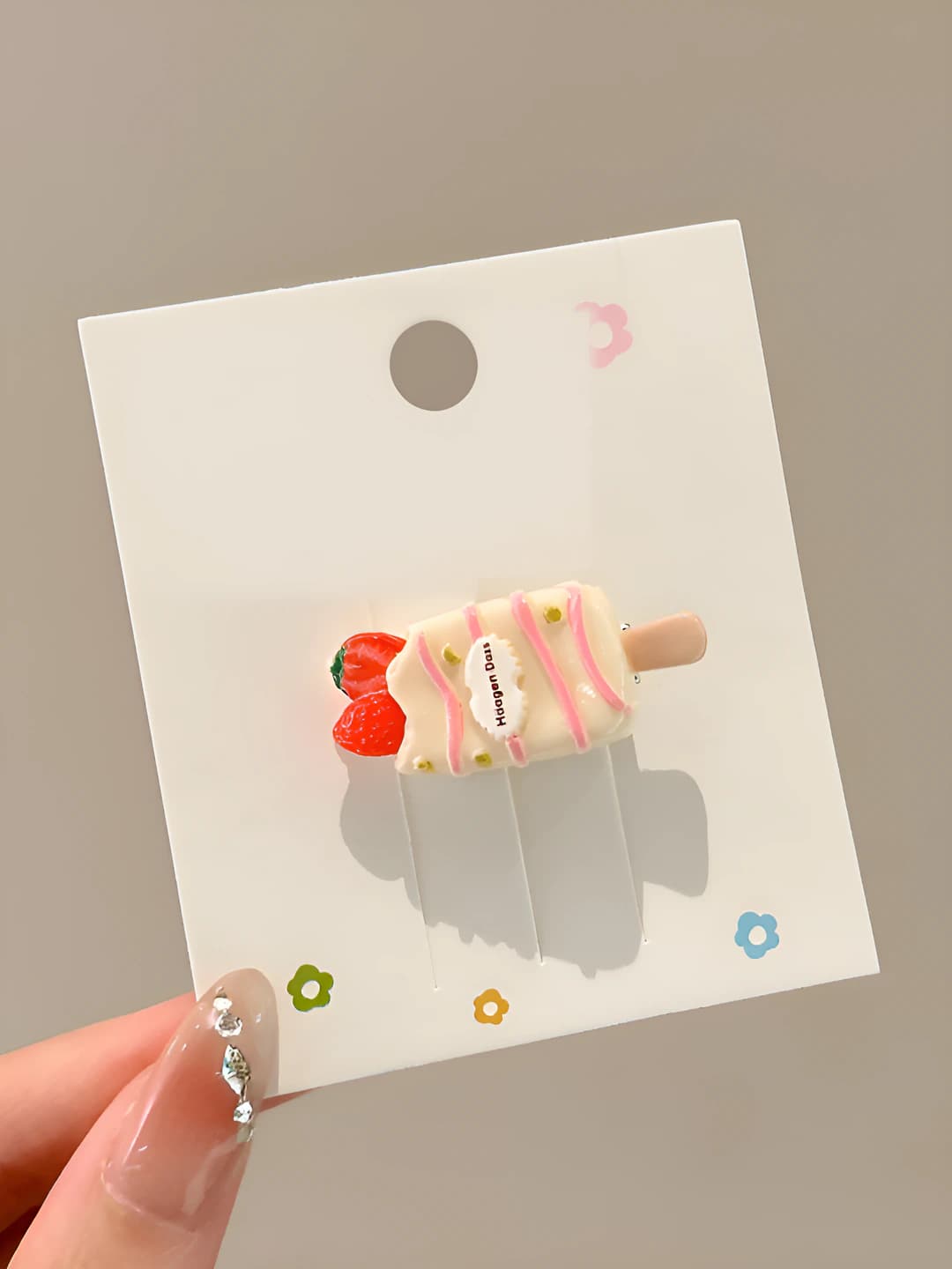 1# Off-white clip - 2cm, ice cream ~3.2cm